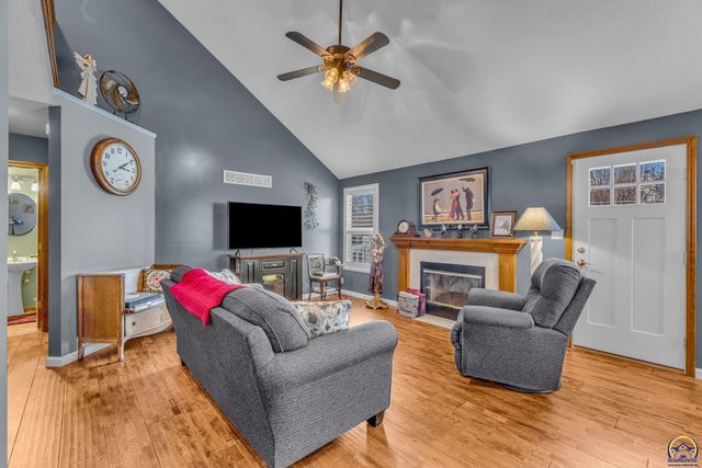 5608 SW 34th TER, Topeka, KS 66614