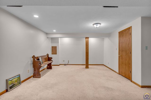 5608 SW 34th TER, Topeka, KS 66614