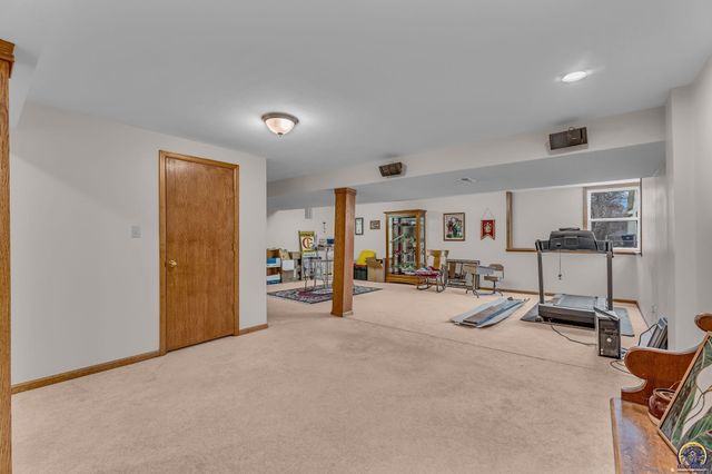 5608 SW 34th TER, Topeka, KS 66614