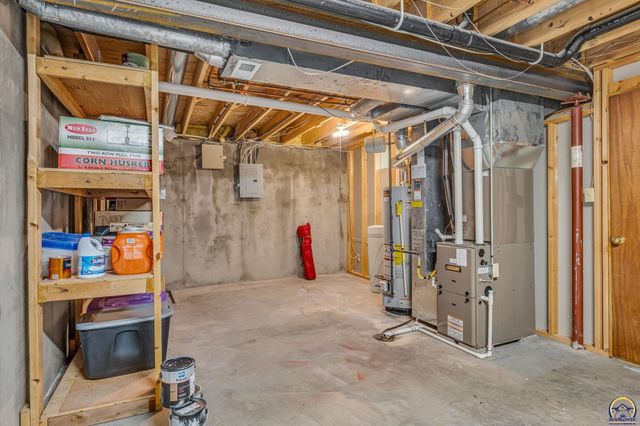 5608 SW 34th TER, Topeka, KS 66614