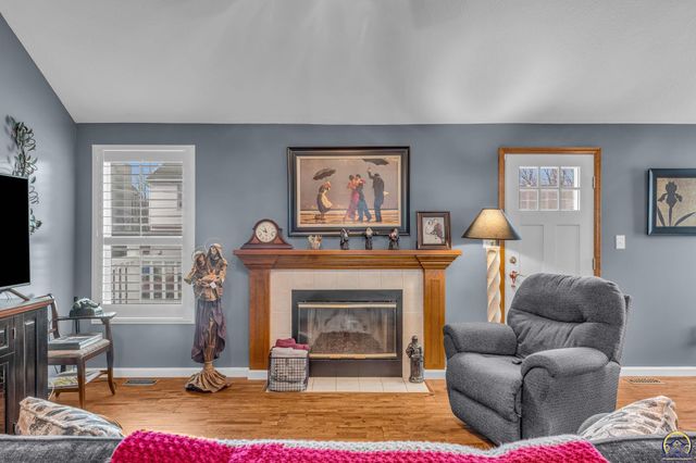 5608 SW 34th TER, Topeka, KS 66614