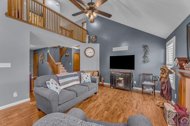 5608 SW 34th TER, Topeka, KS 66614