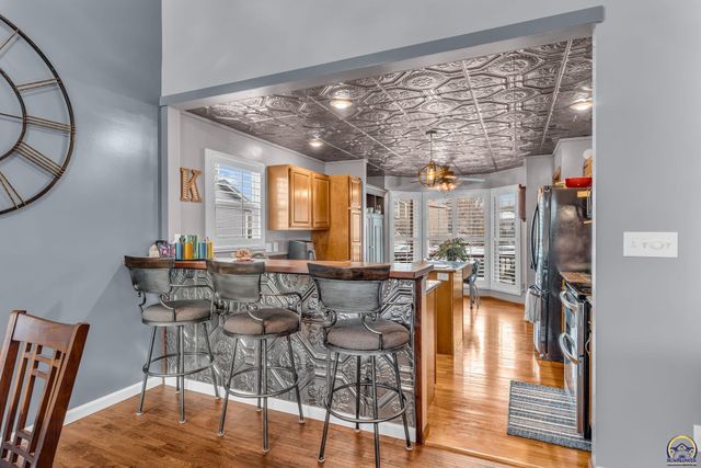 5608 SW 34th TER, Topeka, KS 66614