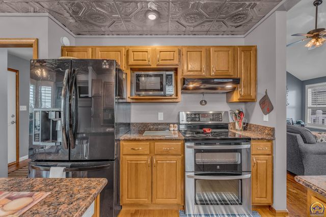 5608 SW 34th TER, Topeka, KS 66614