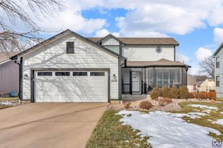 5608 SW 34th TER, Topeka, KS 66614