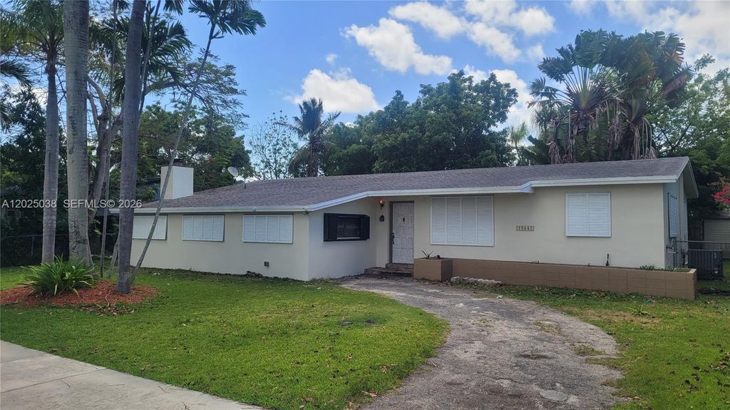 19641 Belview Dr, Cutler Bay, FL 33157
