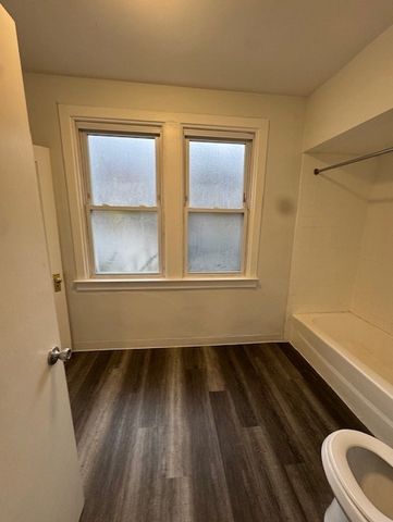 527 Halsey Ave 1, Forest Hills Boro, PA 15221