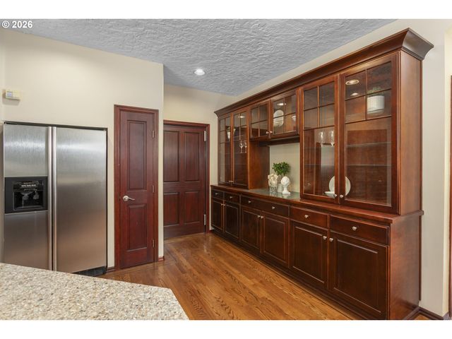 9004 Sw LANCELOT Ln, Portland, OR 97219