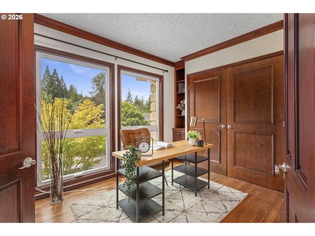 9004 Sw LANCELOT Ln, Portland, OR 97219