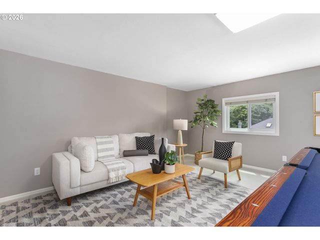9004 Sw LANCELOT Ln, Portland, OR 97219