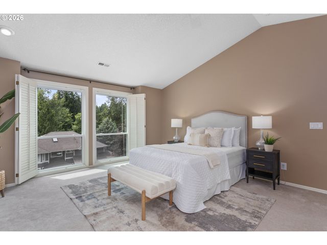 9004 Sw LANCELOT Ln, Portland, OR 97219