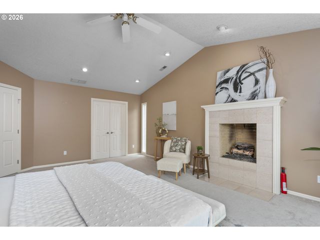 9004 Sw LANCELOT Ln, Portland, OR 97219