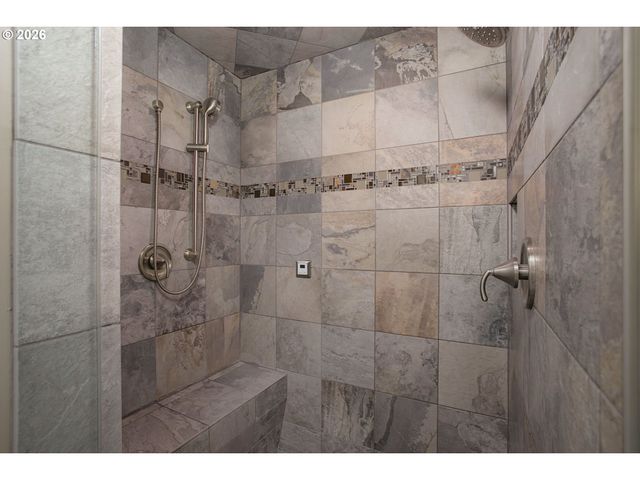 9004 Sw LANCELOT Ln, Portland, OR 97219