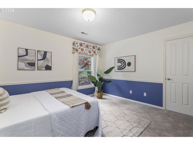 9004 Sw LANCELOT Ln, Portland, OR 97219