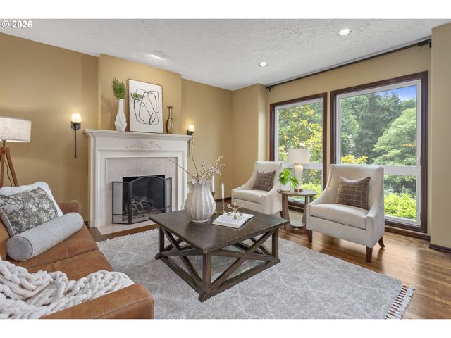 9004 Sw LANCELOT Ln, Portland, OR 97219