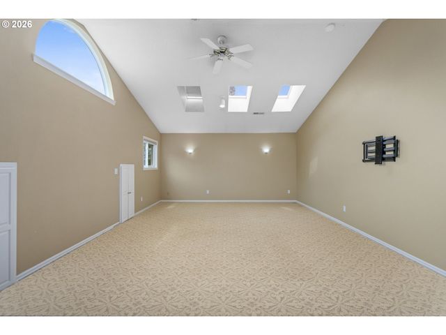 9004 Sw LANCELOT Ln, Portland, OR 97219