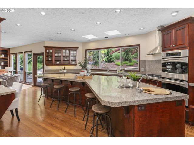 9004 Sw LANCELOT Ln, Portland, OR 97219
