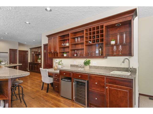 9004 Sw LANCELOT Ln, Portland, OR 97219