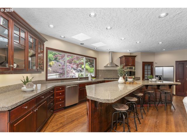 9004 Sw LANCELOT Ln, Portland, OR 97219