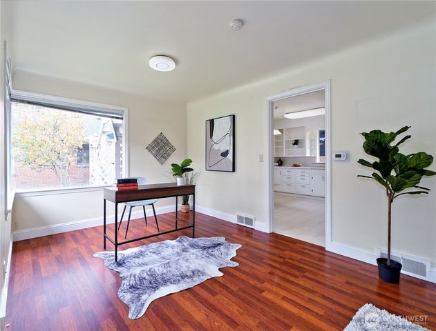 30 SE Bush Street, Issaquah, WA 98027