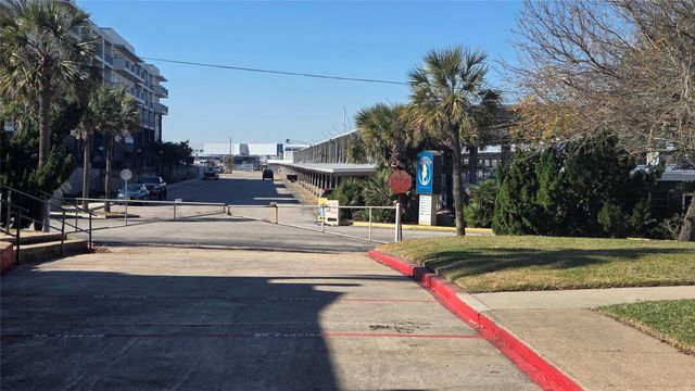 7078 N Holiday Drive, Galveston, TX 77550