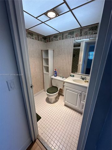 25 Saxony A, Delray Beach, FL 33446