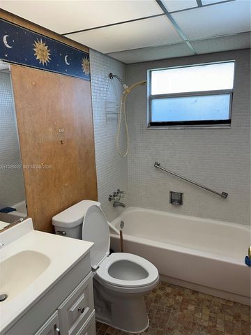 25 Saxony A, Delray Beach, FL 33446