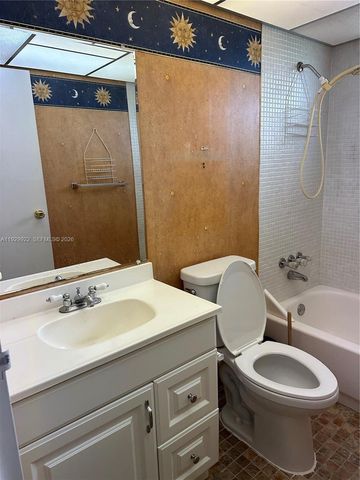 25 Saxony A, Delray Beach, FL 33446