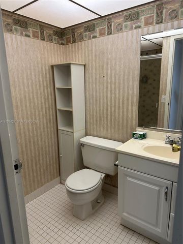 25 Saxony A, Delray Beach, FL 33446