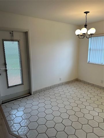 25 Saxony A, Delray Beach, FL 33446