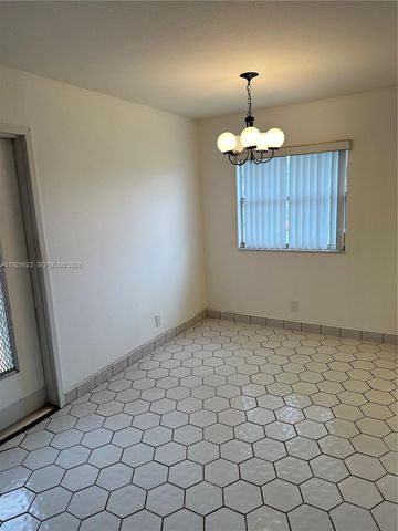25 Saxony A, Delray Beach, FL 33446