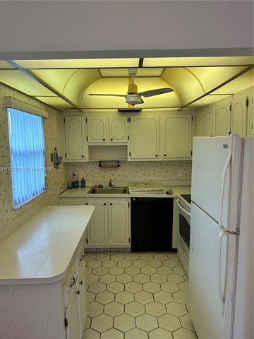 25 Saxony A, Delray Beach, FL 33446