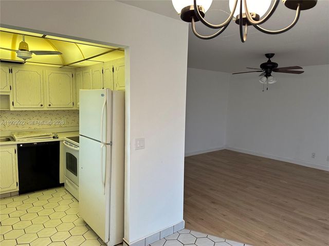 25 Saxony A, Delray Beach, FL 33446