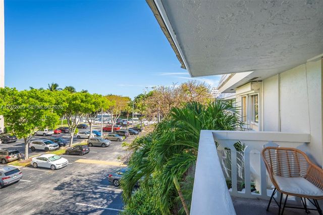 100 Edgewater Dr 329, Coral Gables, FL 33133