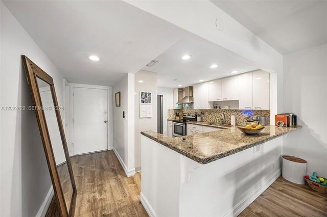 100 Edgewater Dr 329, Coral Gables, FL 33133