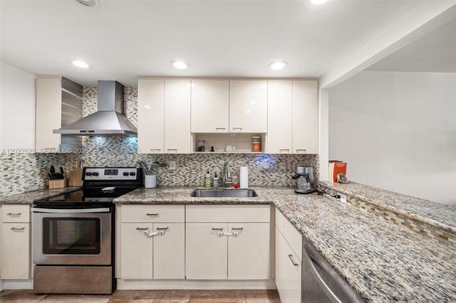 100 Edgewater Dr 329, Coral Gables, FL 33133