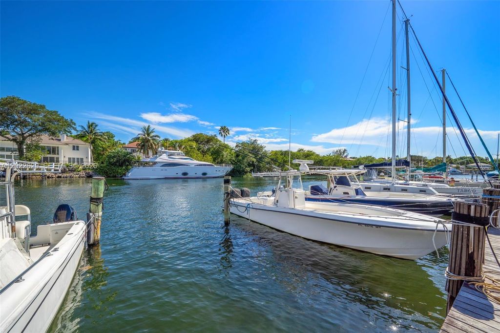 100 Edgewater Dr 329, Coral Gables, FL 33133