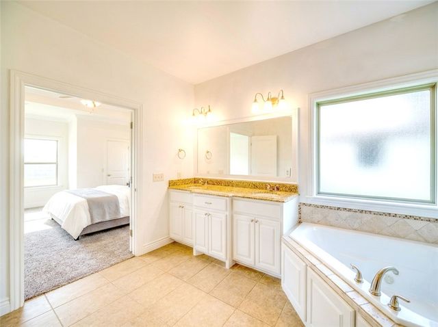 806 SW Caprington Street, Bentonville, AR 72712