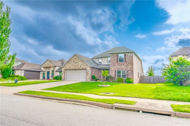 806 SW Caprington Street, Bentonville, AR 72712
