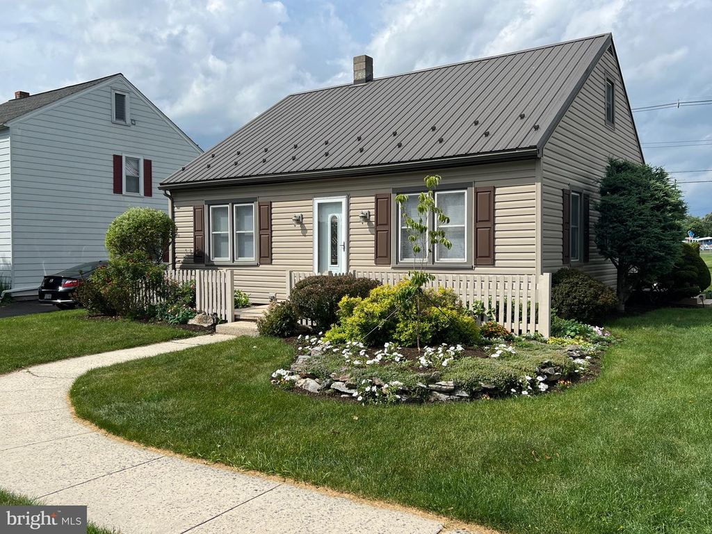 1147 STANLEY AVE, Chambersburg, PA 17201