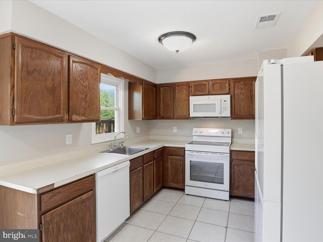 14219 HERITAGE CROSSING LN, Centreville, VA 20120