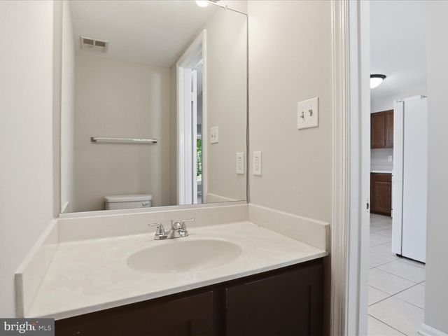 14219 HERITAGE CROSSING LN, Centreville, VA 20120