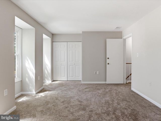 14219 HERITAGE CROSSING LN, Centreville, VA 20120
