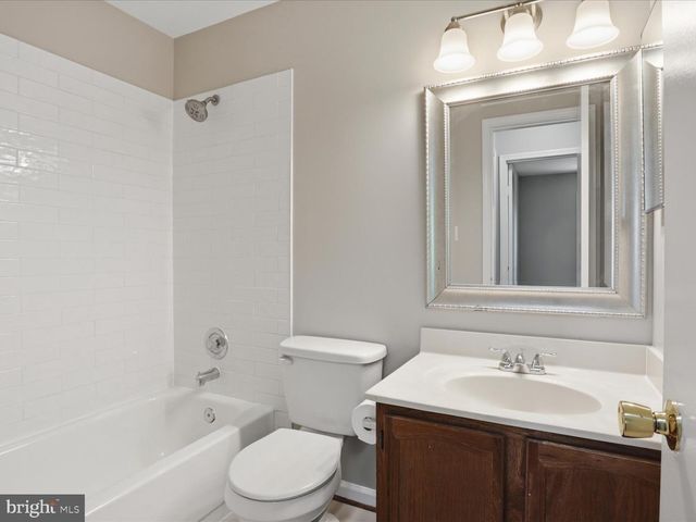 14219 HERITAGE CROSSING LN, Centreville, VA 20120