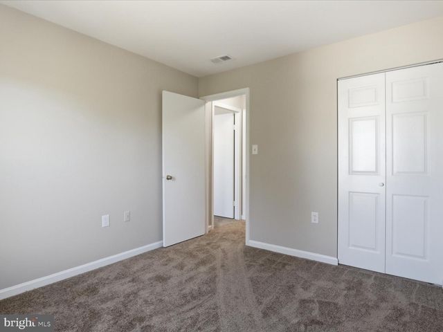 14219 HERITAGE CROSSING LN, Centreville, VA 20120