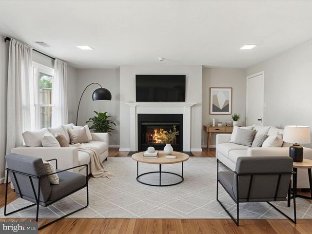 14219 HERITAGE CROSSING LN, Centreville, VA 20120