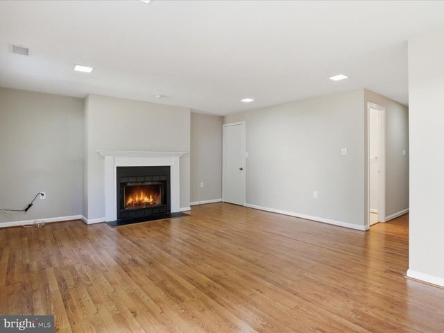 14219 HERITAGE CROSSING LN, Centreville, VA 20120