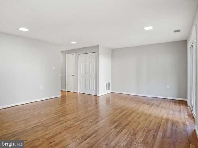 14219 HERITAGE CROSSING LN, Centreville, VA 20120