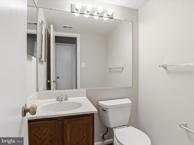 14219 HERITAGE CROSSING LN, Centreville, VA 20120