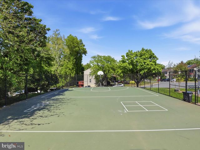 14219 HERITAGE CROSSING LN, Centreville, VA 20120